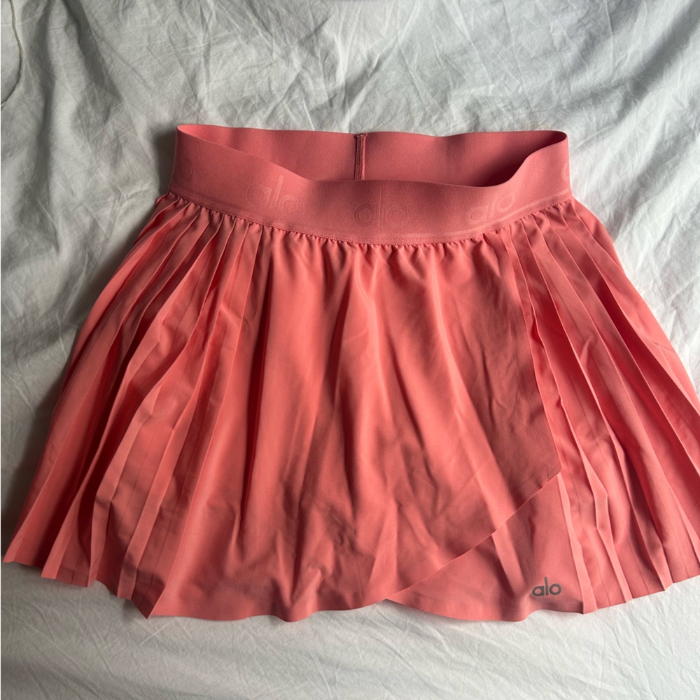 Coral also pleaded mini tennis skirt